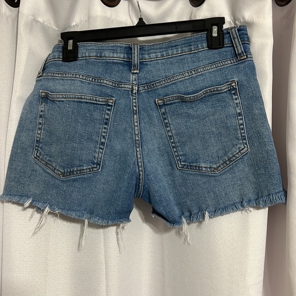 Gap cut off blue Jean shorts size 29 Reg 5 inch.  Pockets front and back - Picture 3 of 4